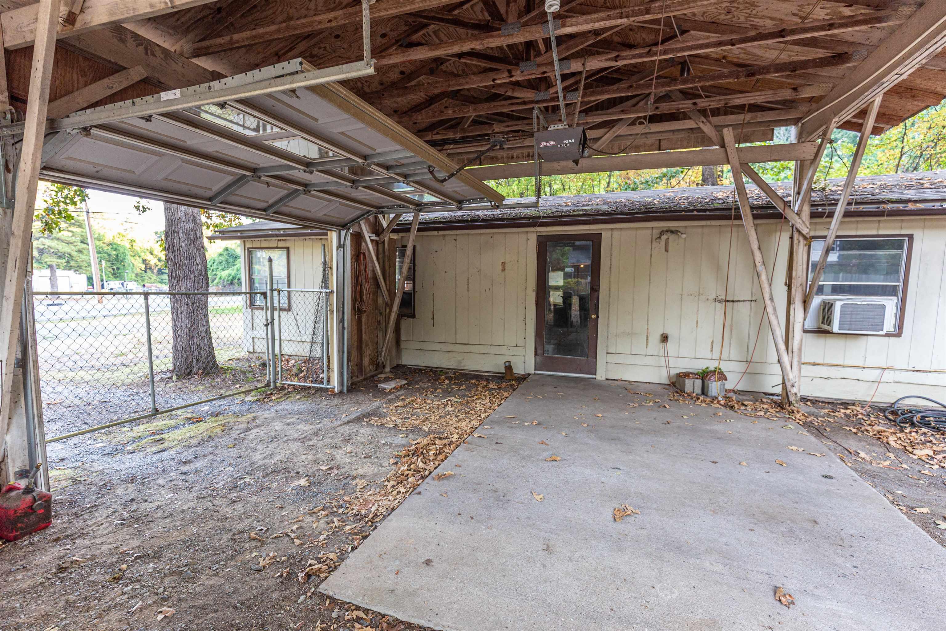 8519 Arch St Pike