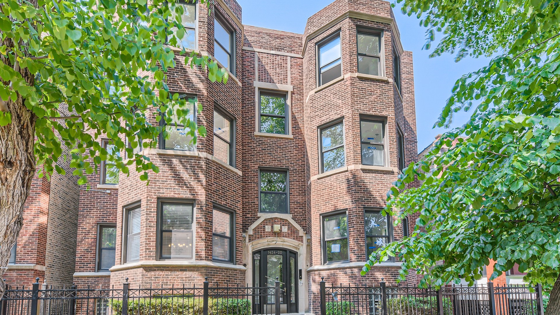 1424 W Winnemac Avenue Unit: 1