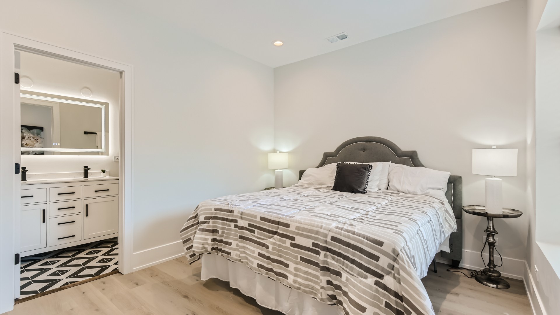 1424 W Winnemac Avenue Unit: 1