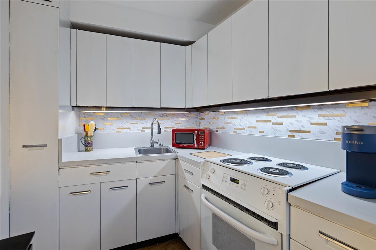 300 N State Street Unit: 2103