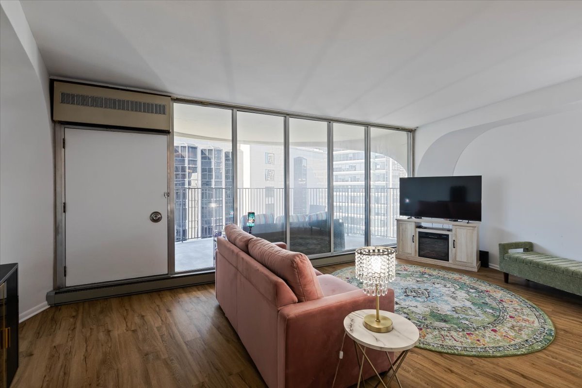 300 N State Street Unit: 2103