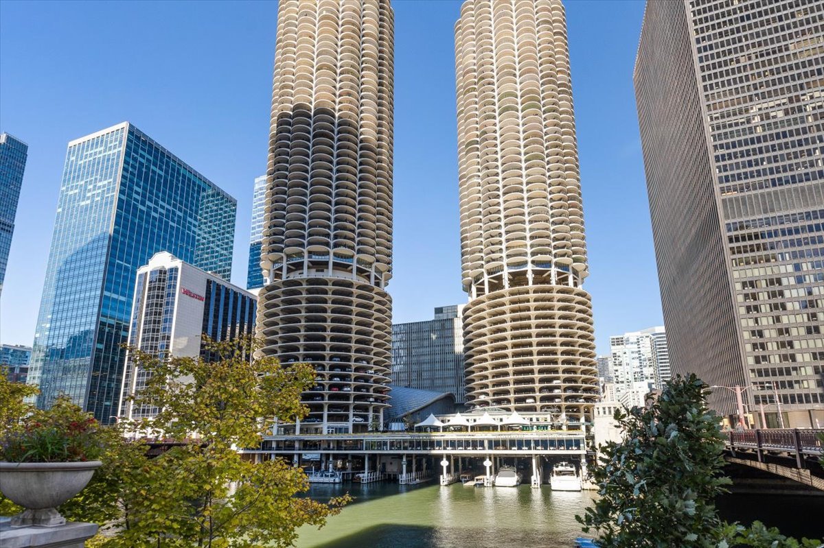 300 N State Street Unit: 2103