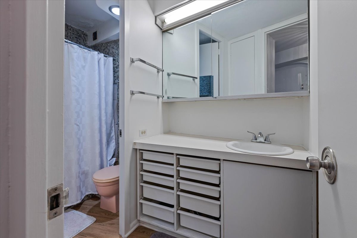 300 N State Street Unit: 2103