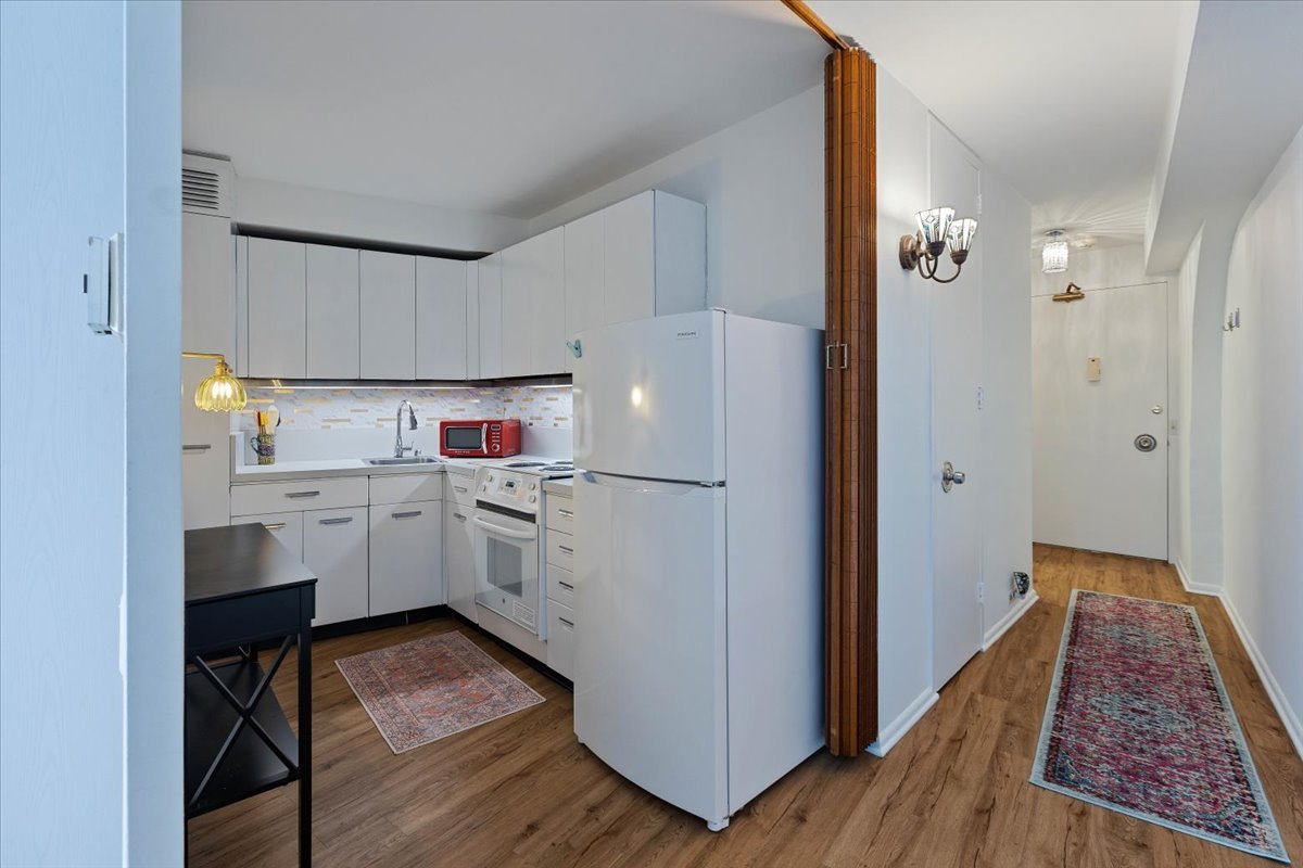 300 N State Street Unit: 2103