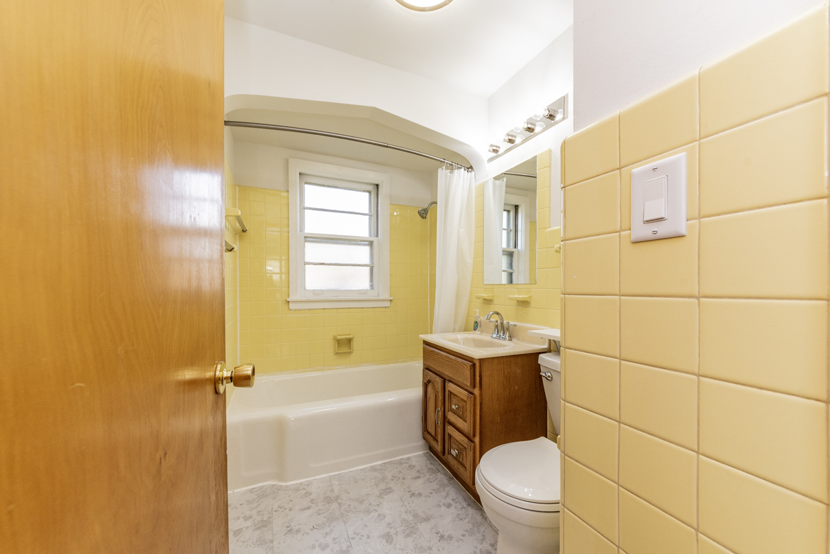 5412 W Sunnyside Avenue Unit: 2