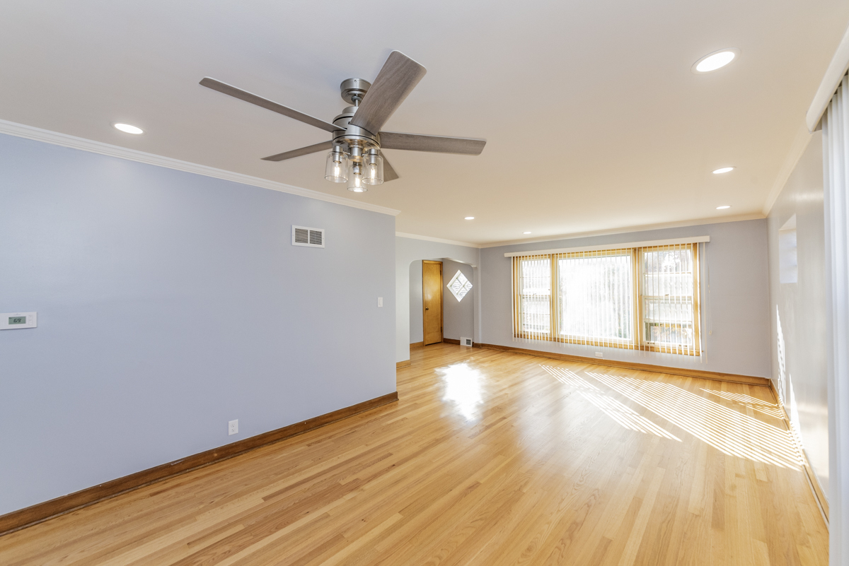5412 W Sunnyside Avenue Unit: 2