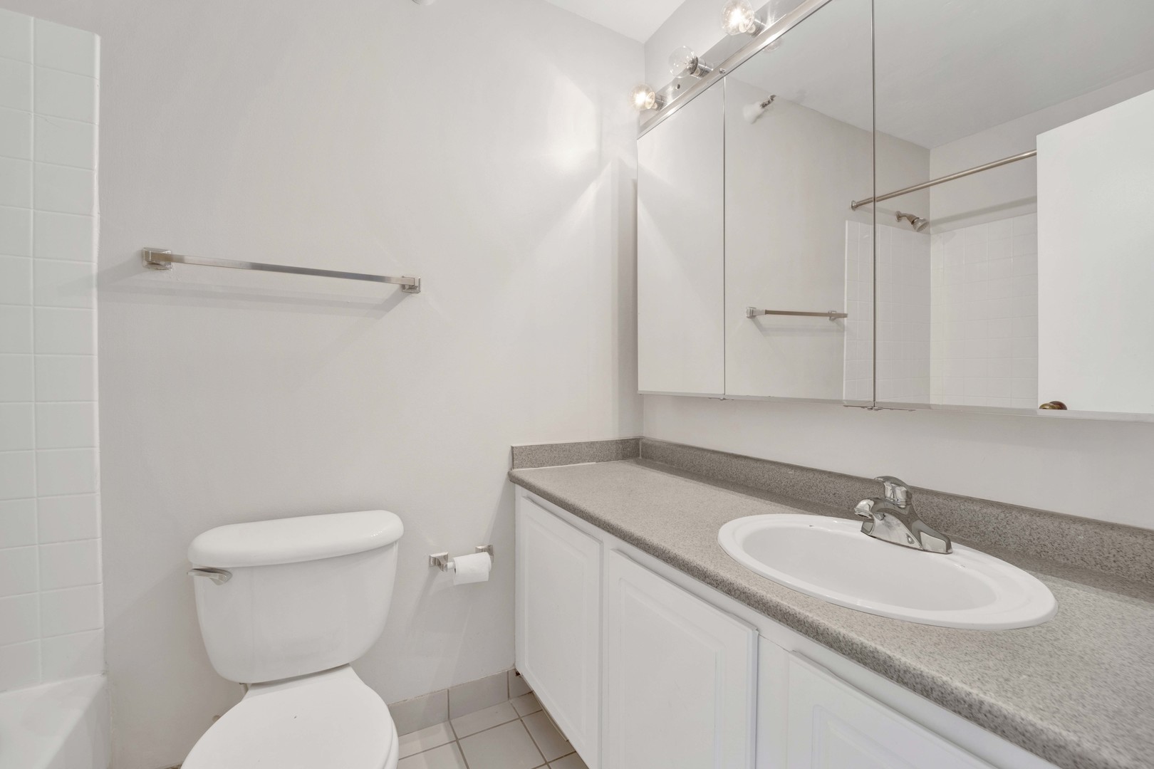 10 E Ontario Street Unit: 3006