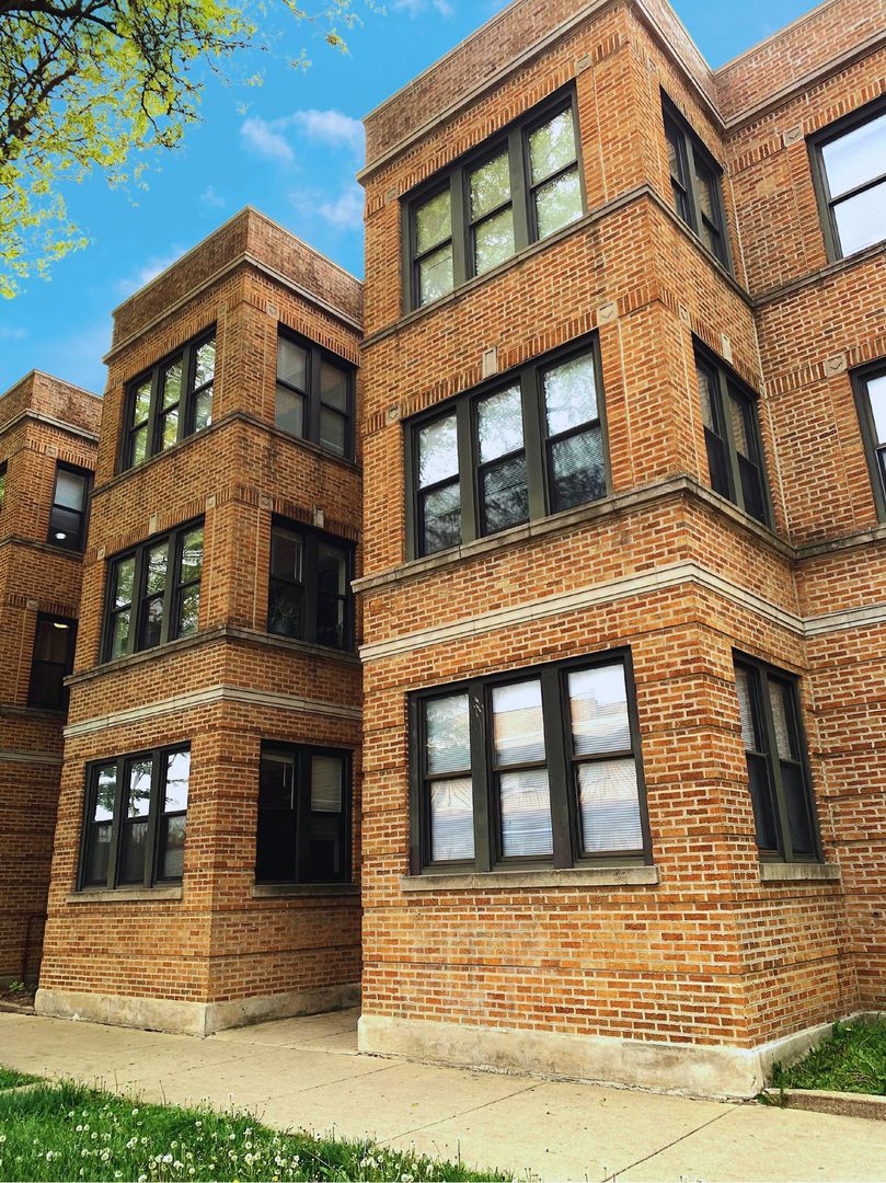 4804 N Ridgeway Avenue Unit: 3