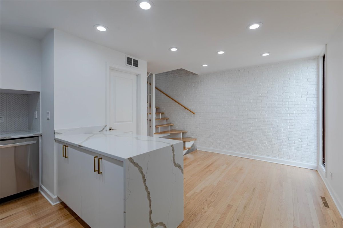 1840 N Mohawk Street