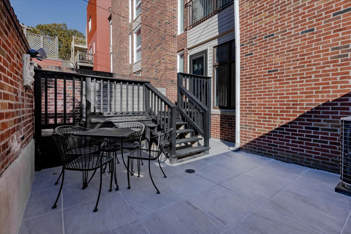 1840 N Mohawk Street