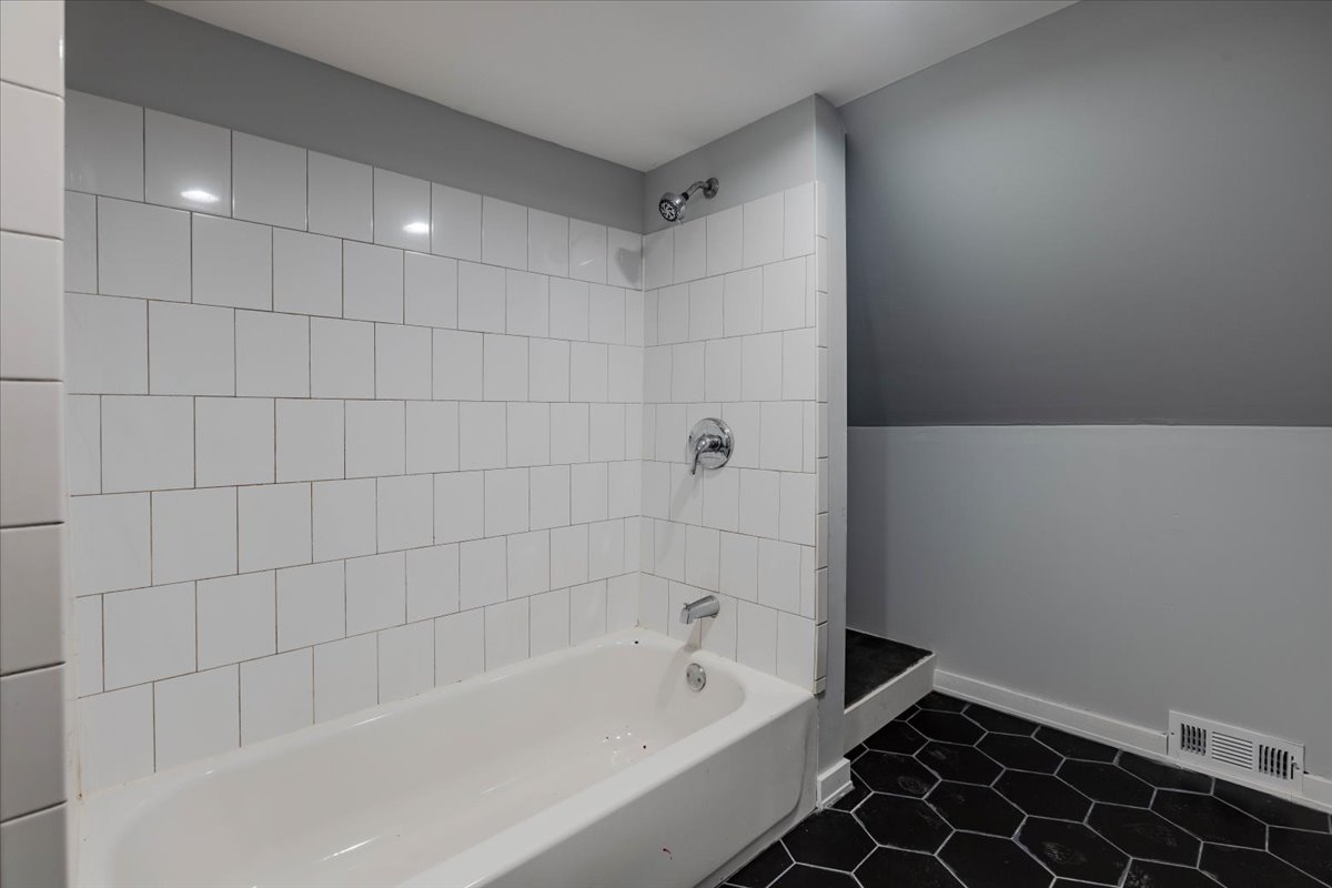 1406 N Kildare Avenue