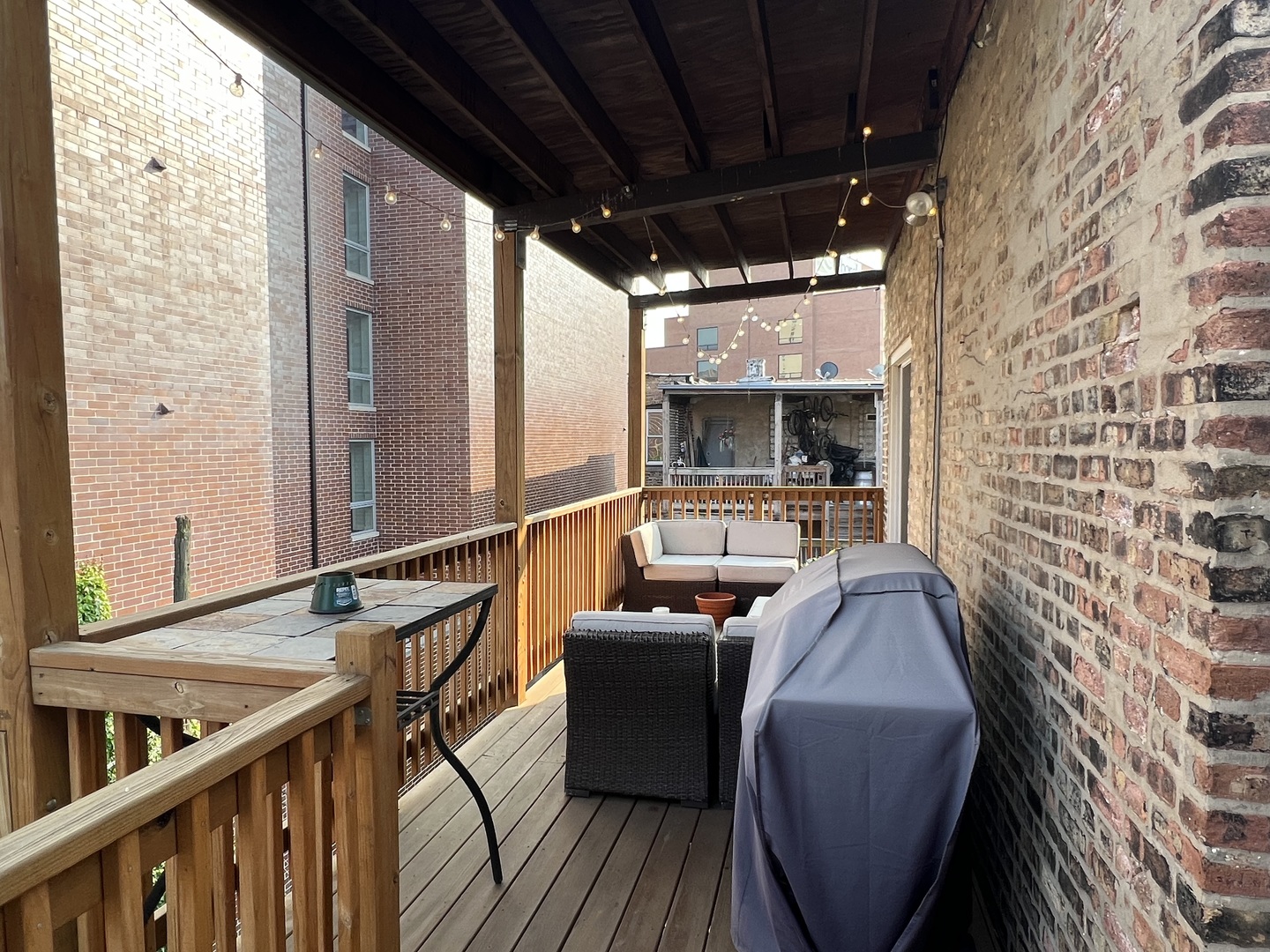 825 W Cuyler Avenue Unit: 3W
