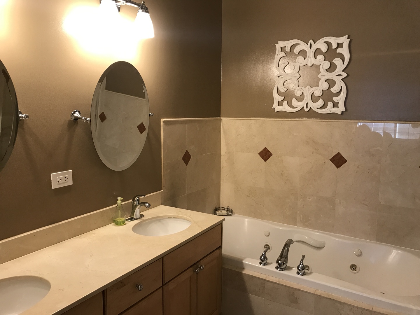 825 W Cuyler Avenue Unit: 3W