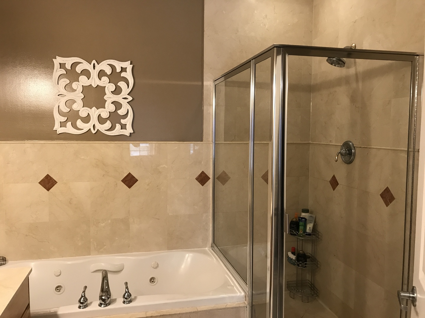 825 W Cuyler Avenue Unit: 3W
