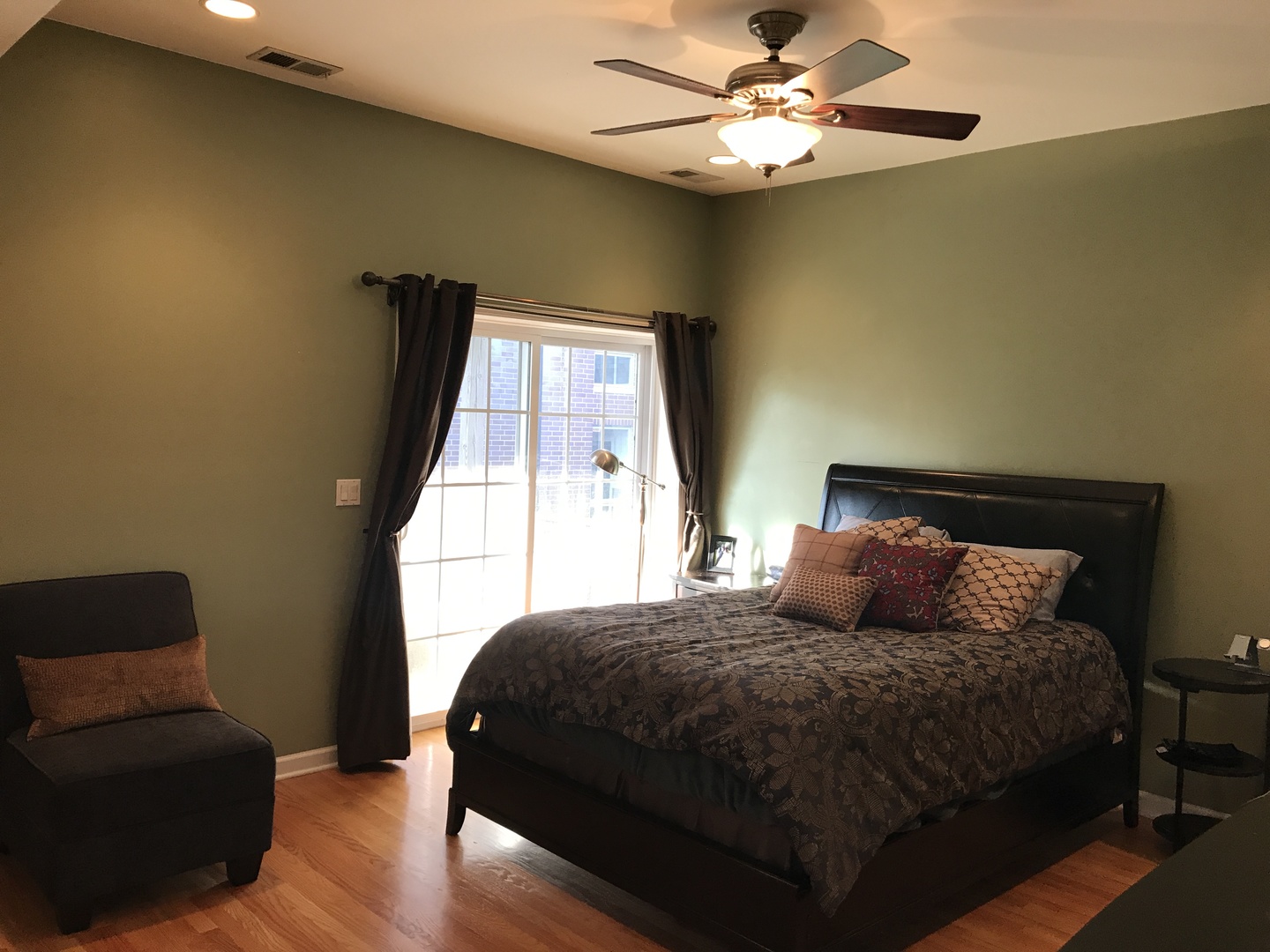 825 W Cuyler Avenue Unit: 3W