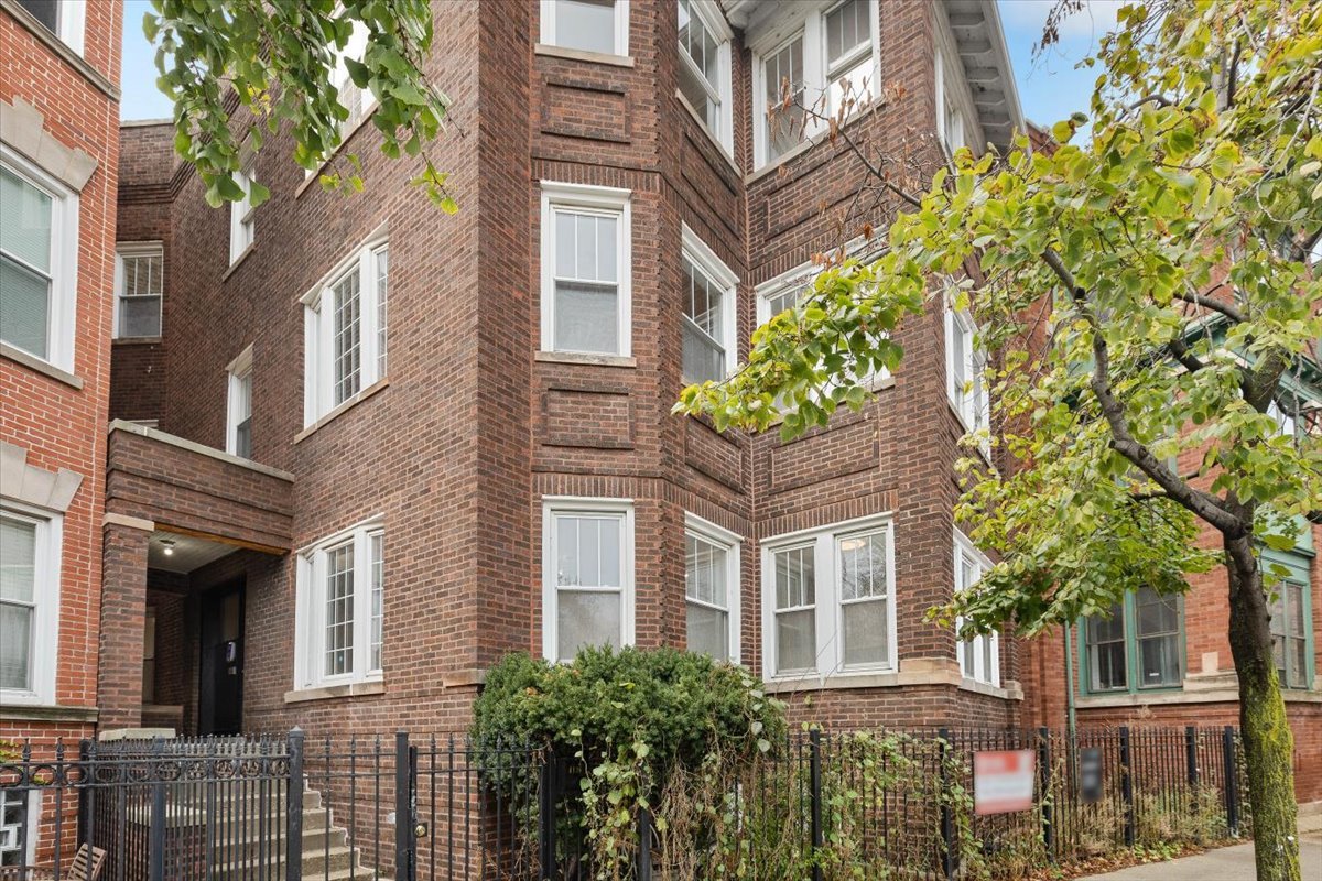 4138 N Clarendon Avenue Unit: 1