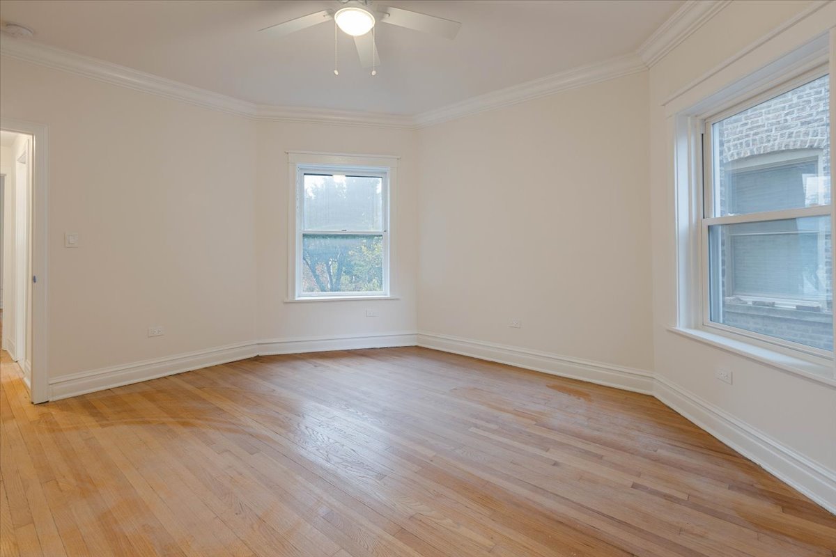 4138 N Clarendon Avenue Unit: 1