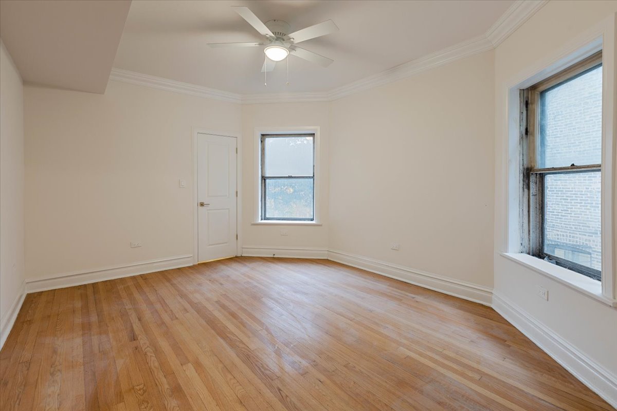 4138 N Clarendon Avenue Unit: 1
