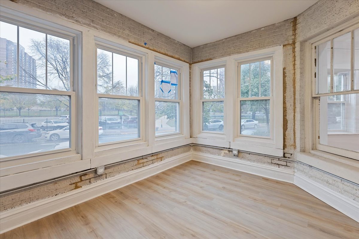 4138 N Clarendon Avenue Unit: 1