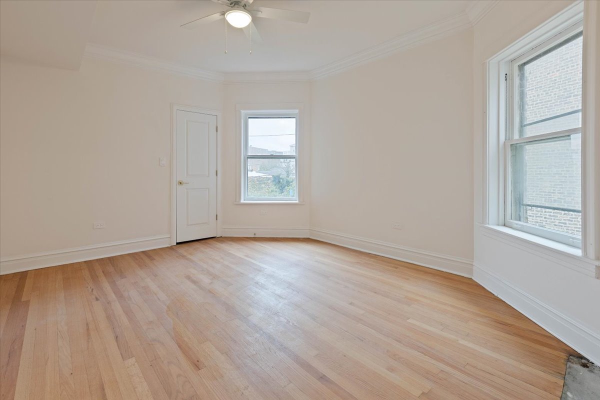 4138 N Clarendon Avenue Unit: 2