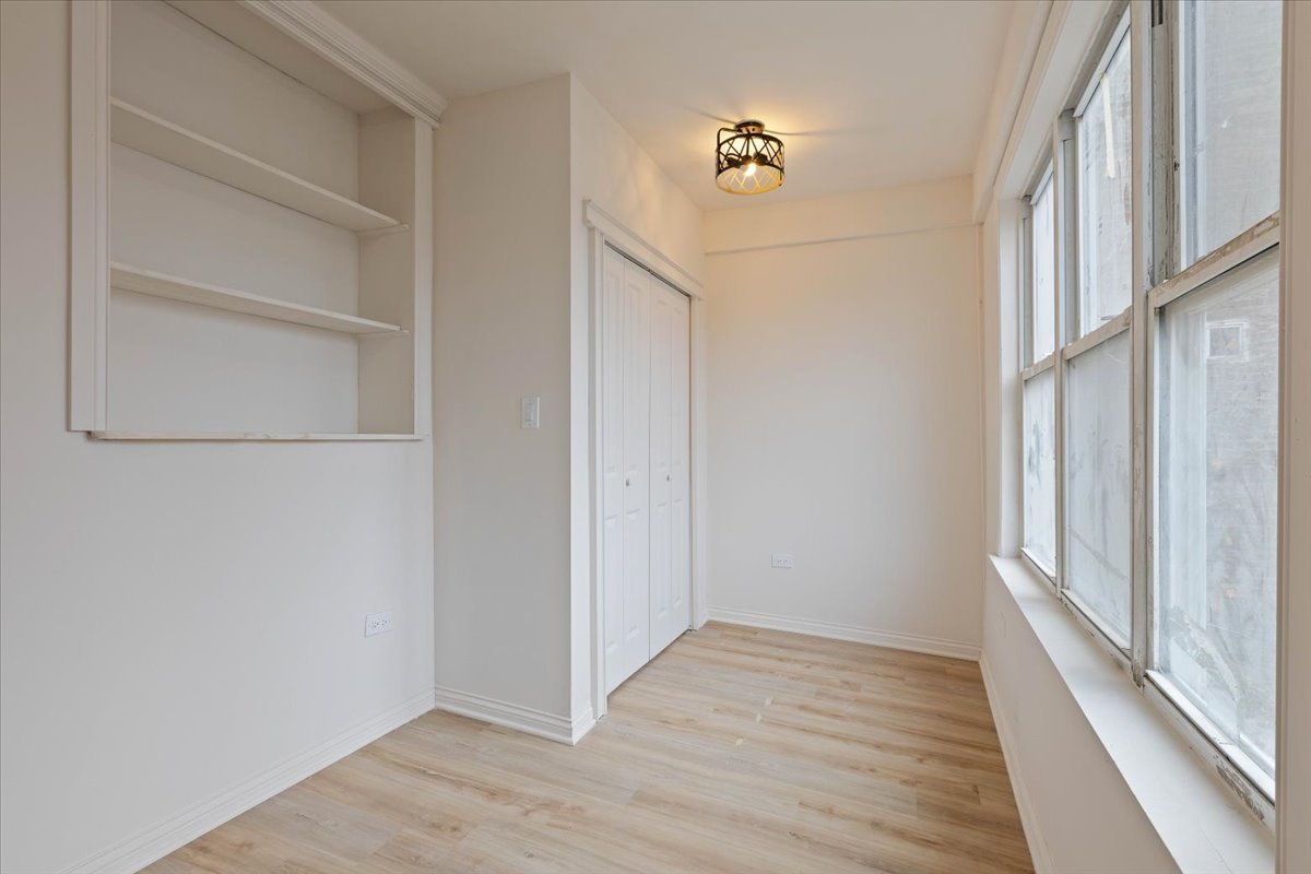 4138 N Clarendon Avenue Unit: 2