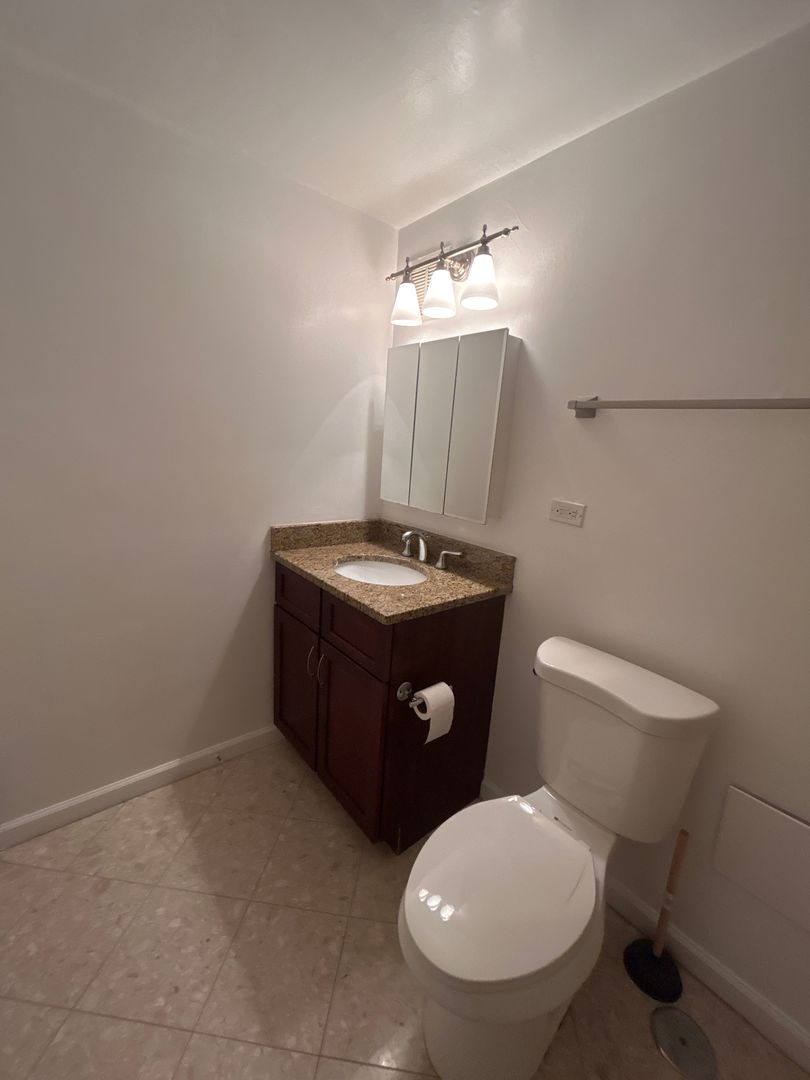4180 N Marine Drive Unit: 903