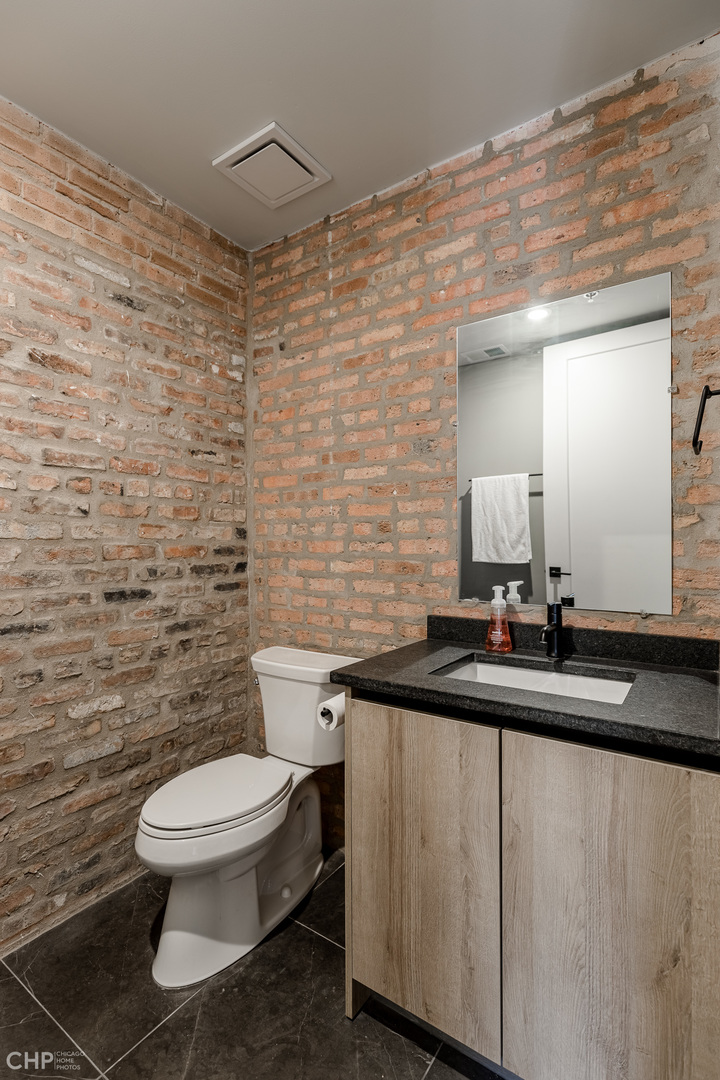 729 N Sangamon Street Unit: 208