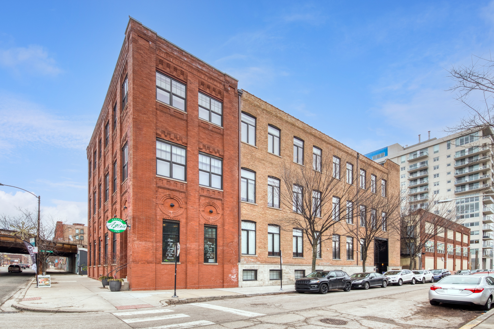 729 N Sangamon Street Unit: 208