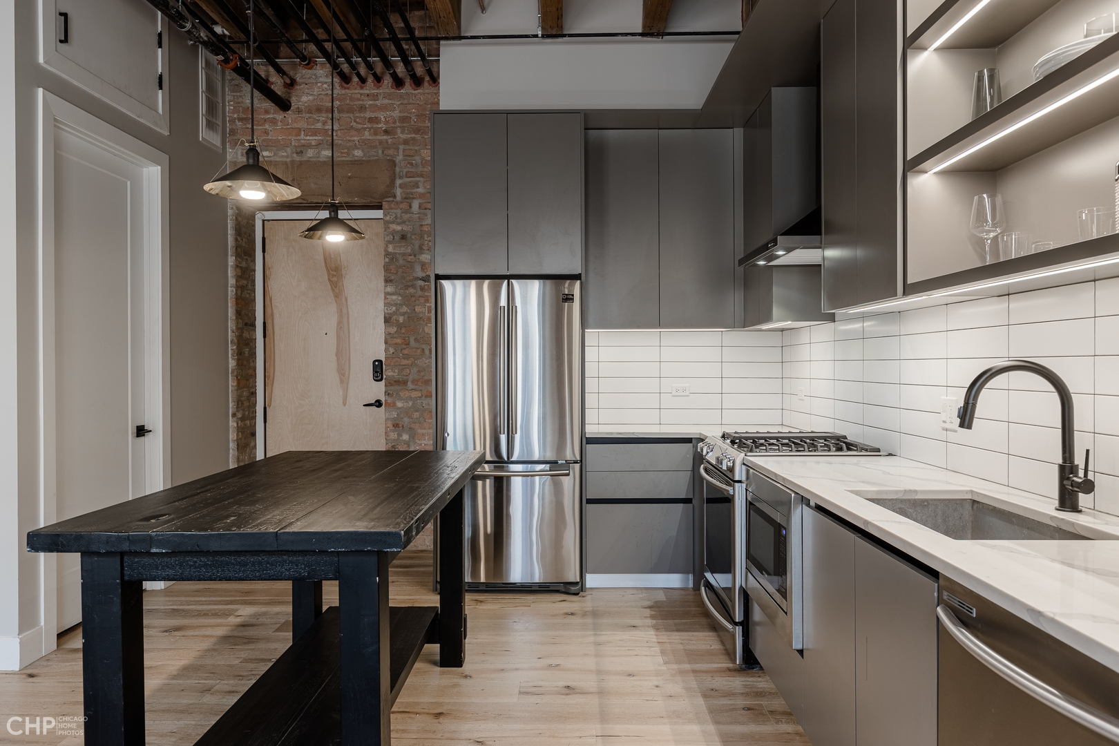 729 N Sangamon Street Unit: 208