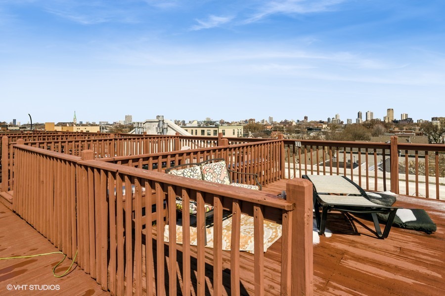 1601 W Altgeld Street Unit: 2B