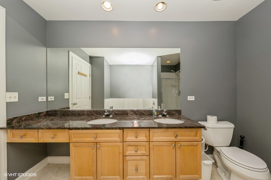 1601 W Altgeld Street Unit: 2B