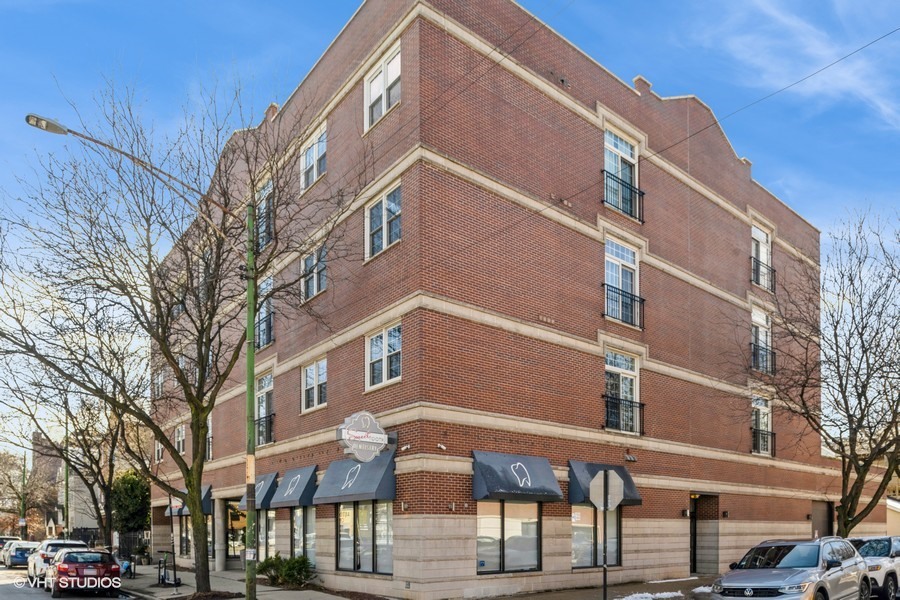 1601 W Altgeld Street Unit: 2B