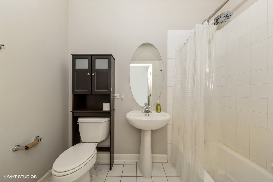 1601 W Altgeld Street Unit: 2B