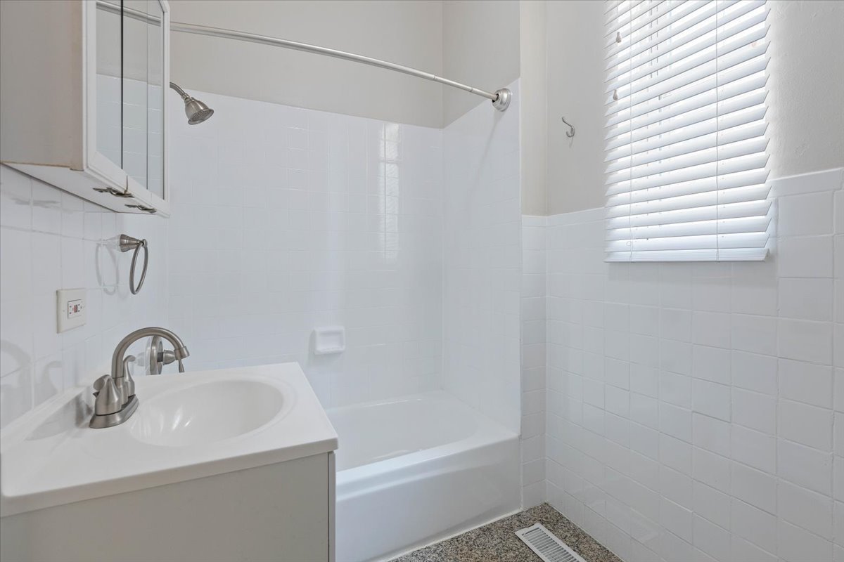 2036 W Coulter Street Unit: 1