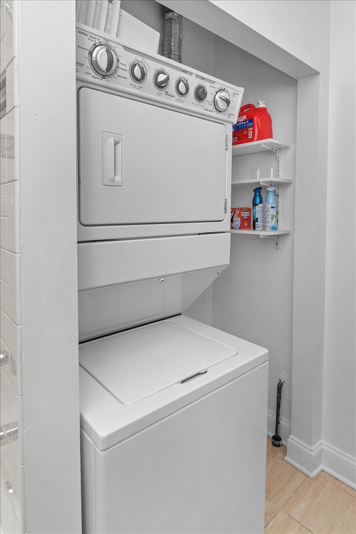1214 W Belmont Avenue Unit: 2F