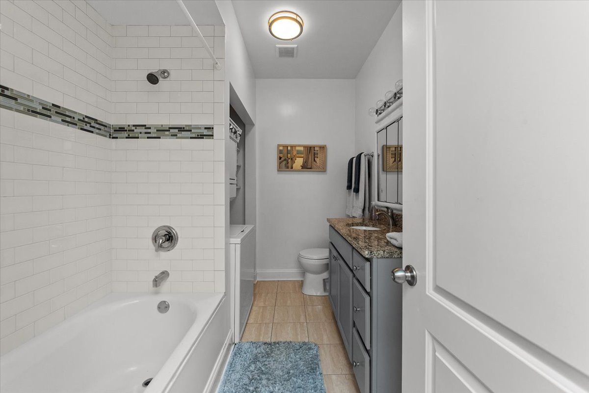 1214 W Belmont Avenue Unit: 2F