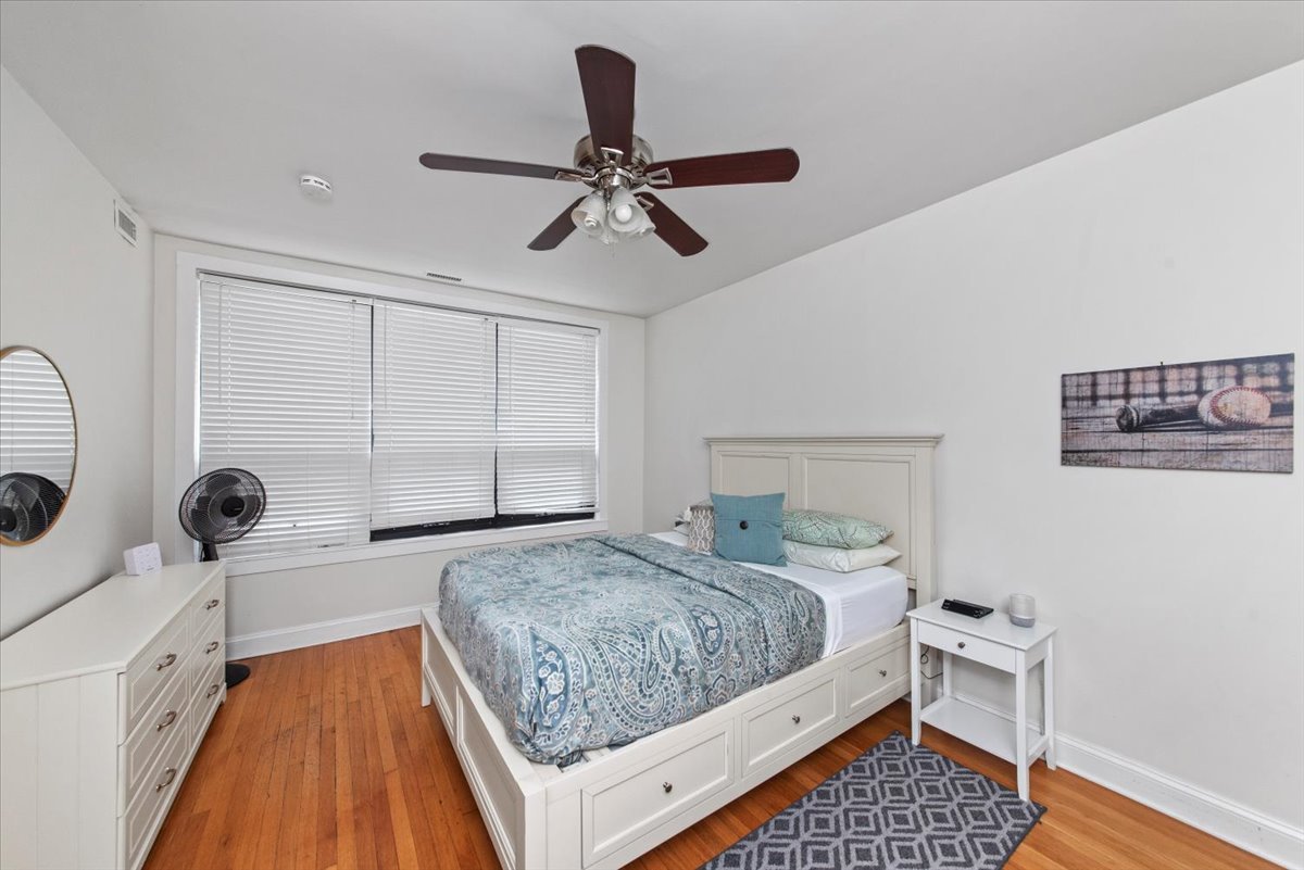 1214 W Belmont Avenue Unit: 2F
