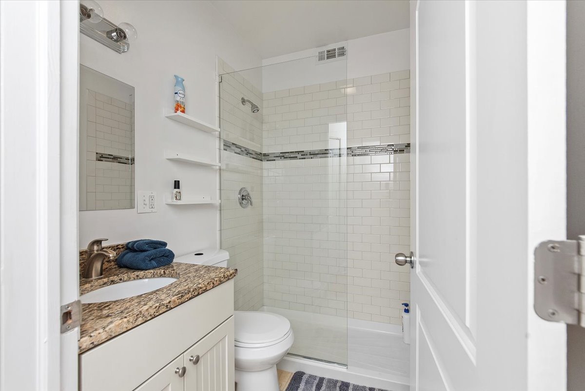 1214 W Belmont Avenue Unit: 2F