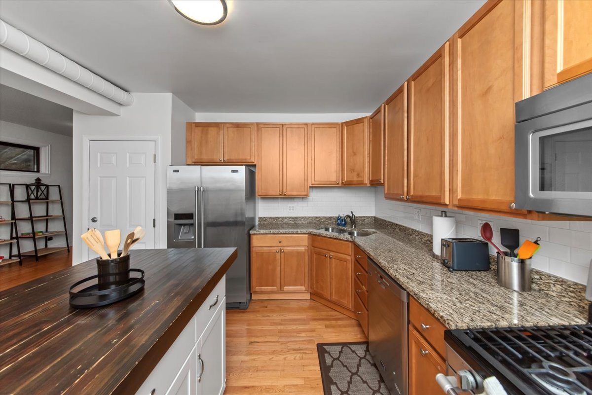 1214 W Belmont Avenue Unit: 2F
