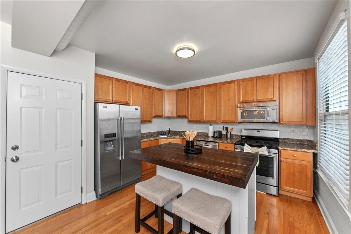 1214 W Belmont Avenue Unit: 2F
