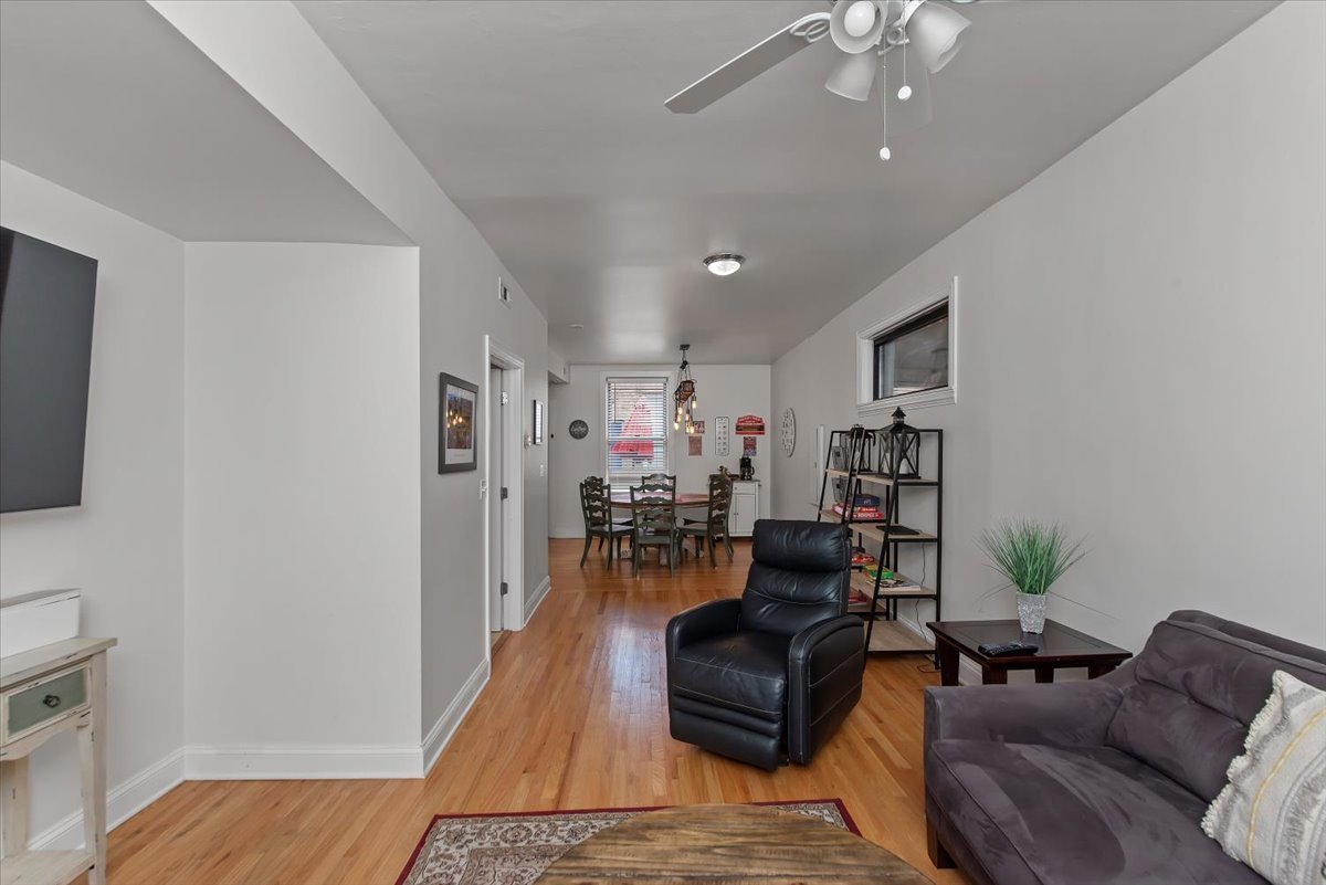 1214 W Belmont Avenue Unit: 2F