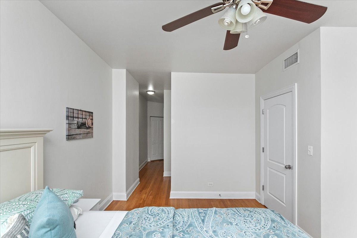 1214 W Belmont Avenue Unit: 2F