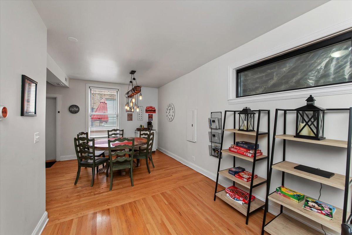 1214 W Belmont Avenue Unit: 2F