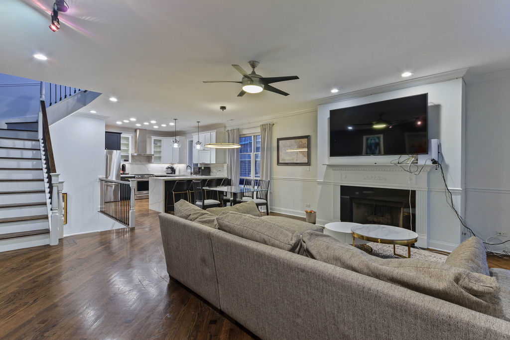 3513 N Fremont Street Unit: 4