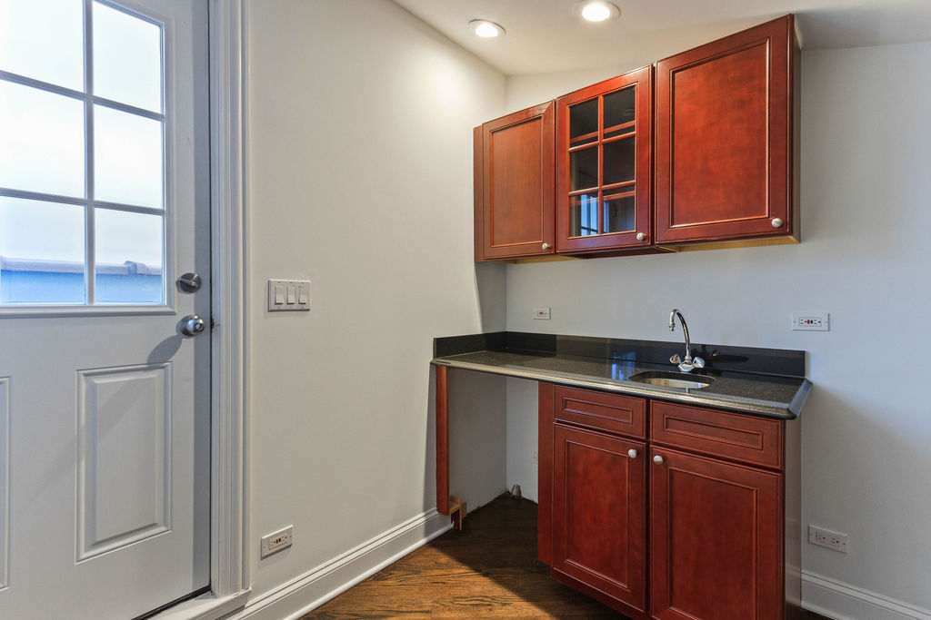 3513 N Fremont Street Unit: 4