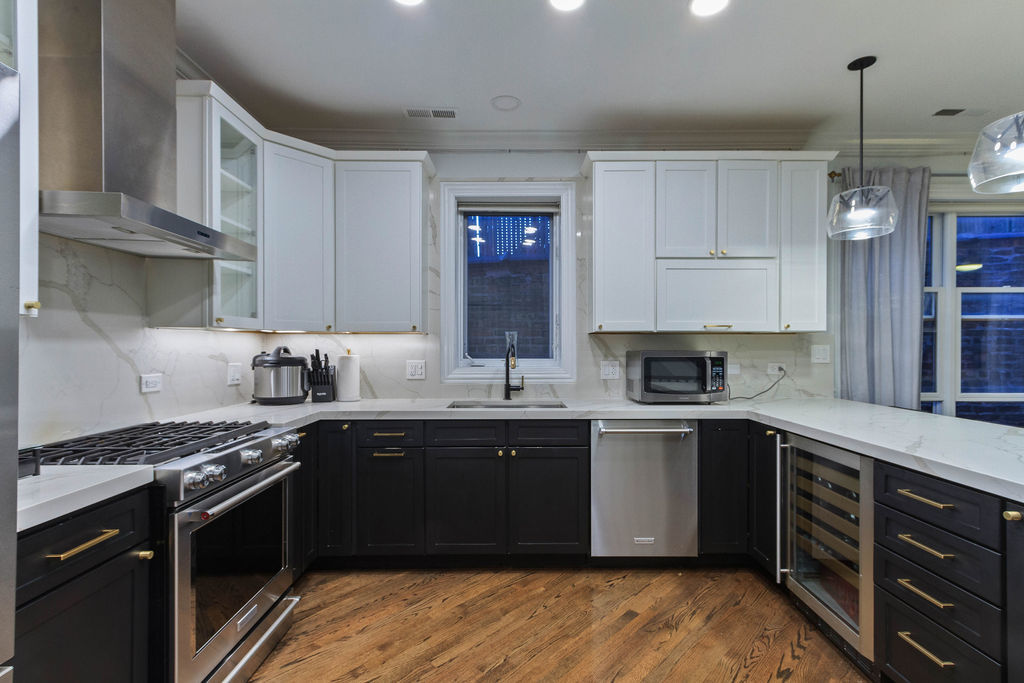 3513 N Fremont Street Unit: 4