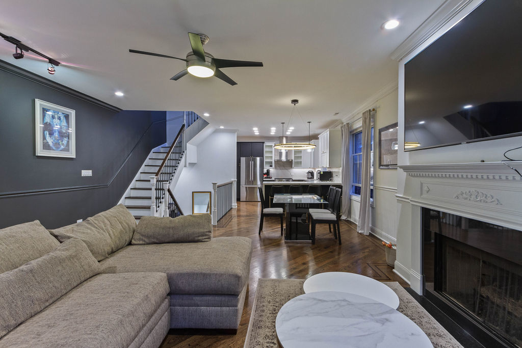 3513 N Fremont Street Unit: 4