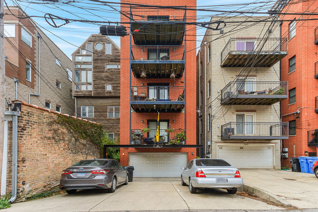 3513 N Fremont Street Unit: 4