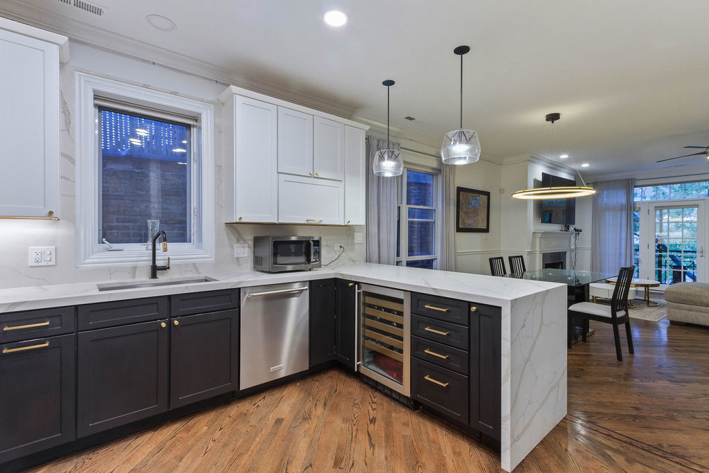 3513 N Fremont Street Unit: 4