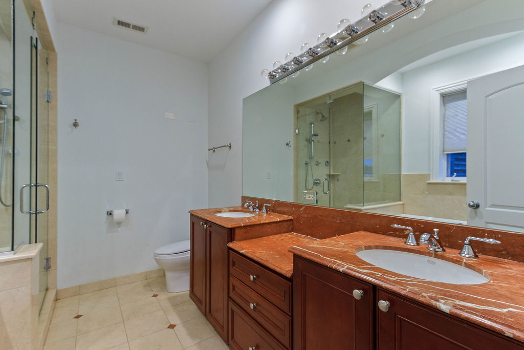 3513 N Fremont Street Unit: 4